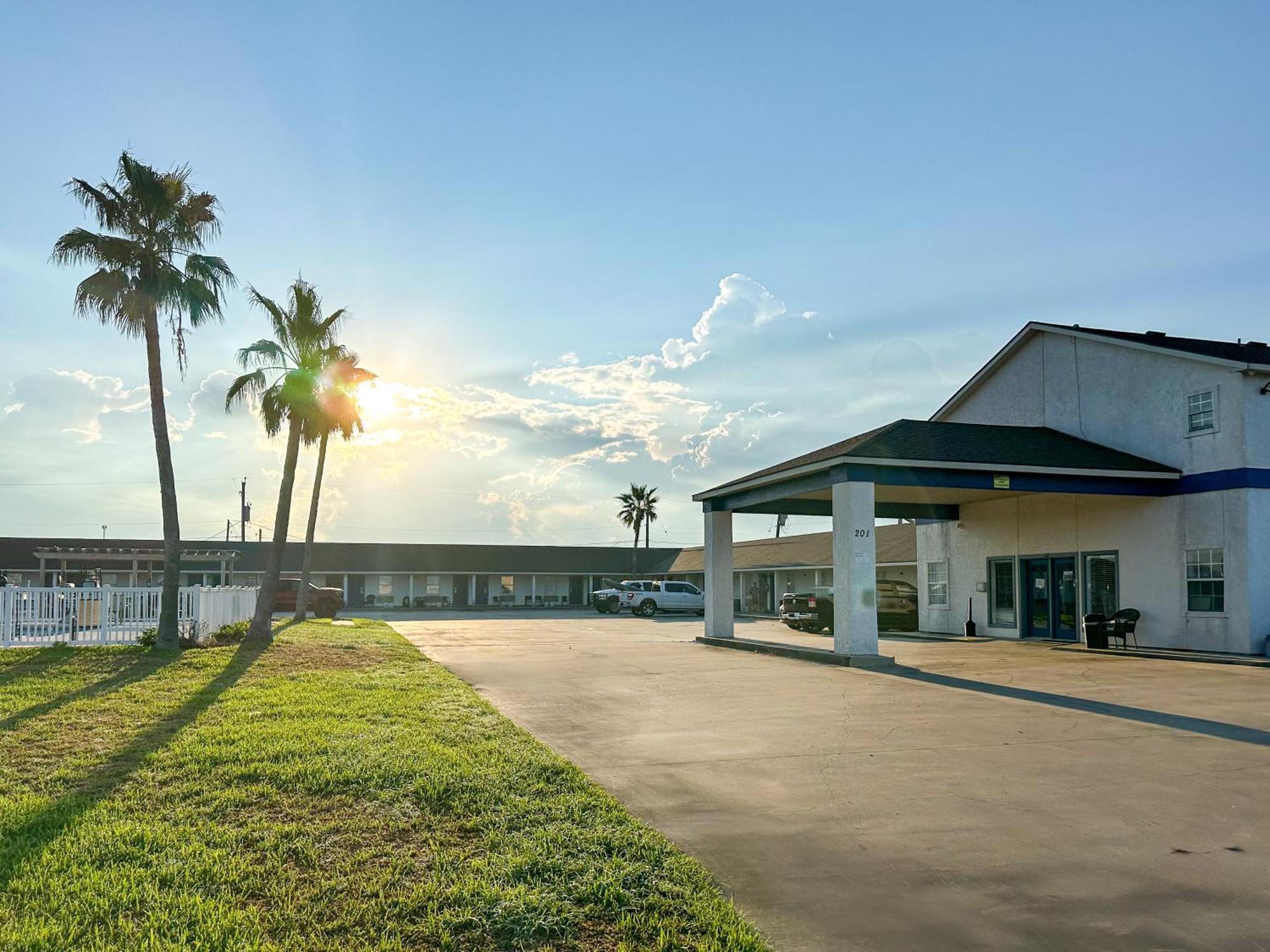 Coastal Bend At Seadrift, Motel & Rv Park Exterior photo